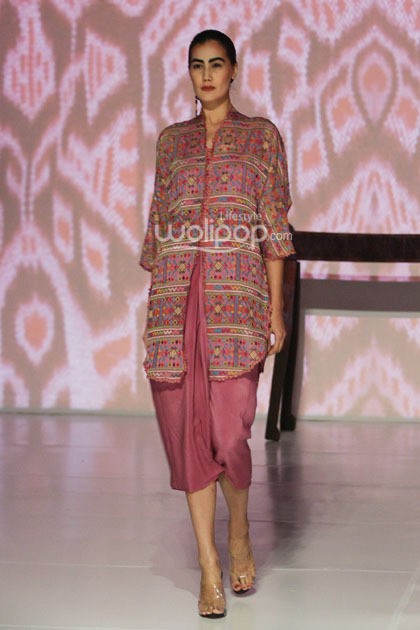 Oscar Lawalata Couture Timor. Bazaar Fashion festival 2014. at Jakarta Convention Center. Jakarta. [Foto: Mohammad Abduh/Wolipop]