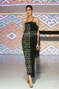 Oscar Lawalata Couture Timor. Bazaar Fashion festival 2014. at Jakarta Convention Center. Jakarta. [Foto: Mohammad Abduh/Wolipop]