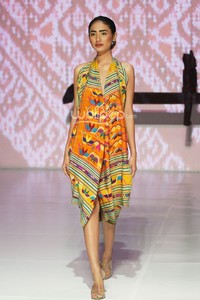 Oscar Lawalata Couture Timor. Bazaar Fashion festival 2014. at Jakarta Convention Center. Jakarta. [Foto: Mohammad Abduh/Wolipop]