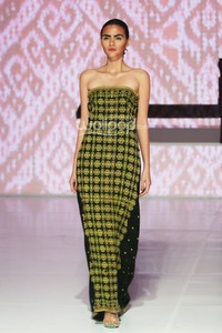 Oscar Lawalata Couture Timor. Bazaar Fashion festival 2014. at Jakarta Convention Center. Jakarta. [Foto: Mohammad Abduh/Wolipop]