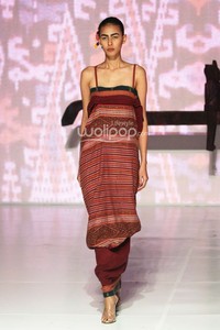 Oscar Lawalata Couture Timor. Bazaar Fashion festival 2014. at Jakarta Convention Center. Jakarta. [Foto: Mohammad Abduh/Wolipop]