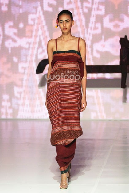 Oscar Lawalata Couture Timor. Bazaar Fashion festival 2014. at Jakarta Convention Center. Jakarta. [Foto: Mohammad Abduh/Wolipop]