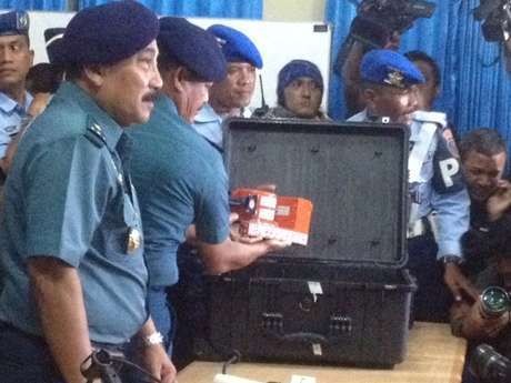 Tertimbun Pasir, CVR QZ8501 Ditemukan Dekat Mesin Pesawat