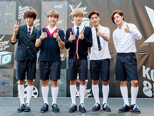B1A4 Dikritik karena Peluk Fans Berjilbab Saat Fanmeeting di Malaysia