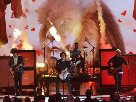 Uma Thurman, Hits Terbaru Fall Out Boy