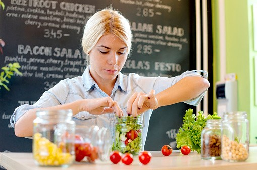 Salad in Jar Segar Bisa Dikemas dengan Cara Ini