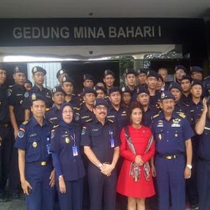 Basmi Pencurian Ikan, Susi Jadi Menteri Paling Populer