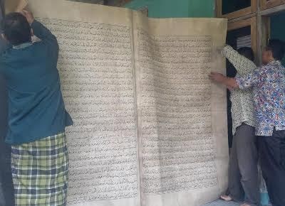 4 Kehebohan Jatuh-nya Alquran Raksasa di Kamar Warga Sidoarjo