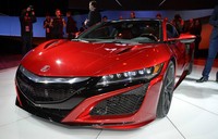 Mobil ini dibekali mesin V6 Twin-turbcharged dengan 9 percepatan yang menggunakan dual clutch transmission (DCT) dan 3 motor listrik Sport Hybrid-AWD. Istimewa/Honda.
