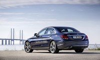 Mercedes-Benz C350 Plug-in Hybrid ini merupakan model plug-in hybrid (mobil hybrid yang baterainya bisa dicas oleh listrik) kedua setelah S500 Plug-in Hybrid. Istimewa/Mercedes-Benz.