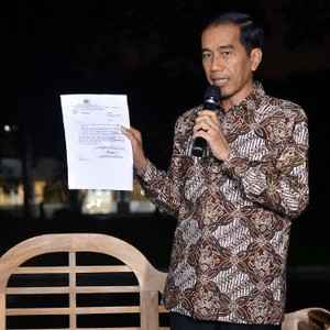 Jokowi Senang Main Body Pesawat AirAsia Ditemukan