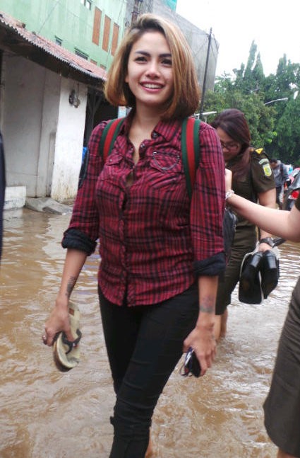 Masuk Rutan, Nikita Mirzani Nyeker Terobos Banjir
