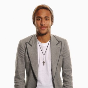 Sering Hangout Bareng, Neymar Dikabarkan Pacari Pengacara Cantik