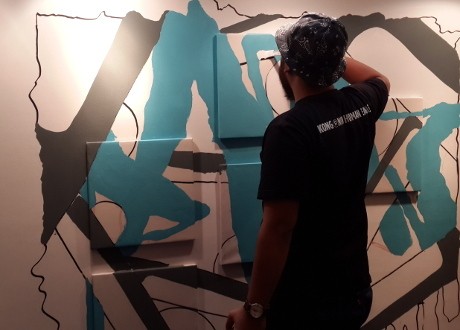 Monster Cumi Street Artist Darbotz Muncul di Lobi Mal