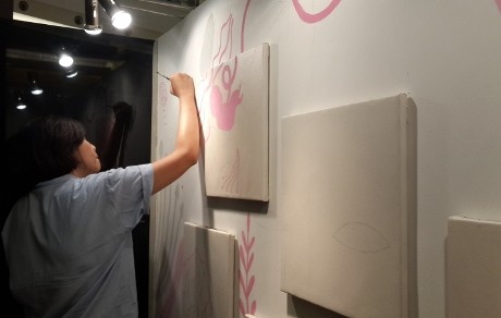 Metamorfosis Perempuan Jadi Ibu di Mural Marishka Soekarna