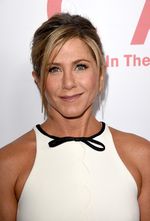Jennifer Aniston Super Chic di Usia 45 Tahun