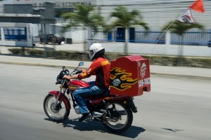 Swiss Cabut Izin Pengiriman Pizza Lintas Negara Tanpa Bea Cukai