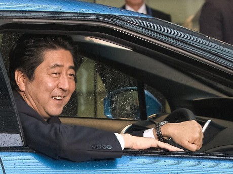 Siapa Konsumen Pertama Mobil Hidrogen Toyota? PM Jepang