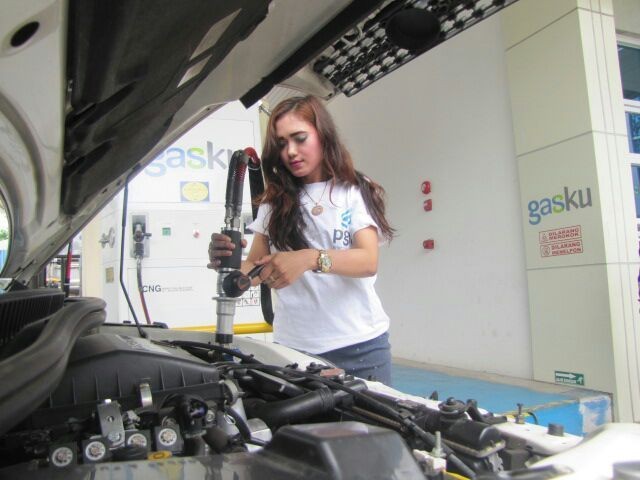 Menggeber Mobil BBG di Jalanan Jakarta