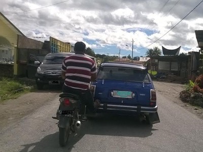 Mobil Di-Stut Motor