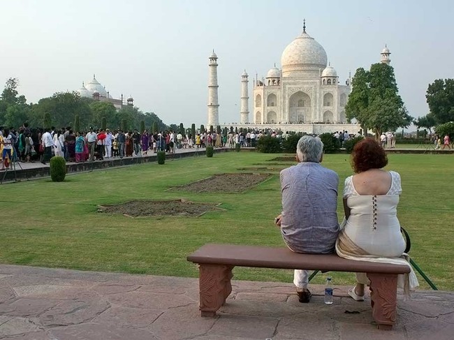 Satu Hari yang Romantis di Kota Agra