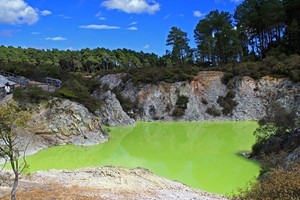 Danau di Selandia Baru Ini Disebut Tempat Mandi Setan