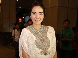Gisel Melahirkan Hari Ini, Roy Marten Ikut Bahagia