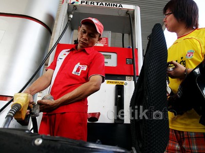 Asyik Mulai Senin, Premium Turun Harga