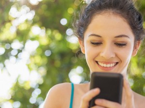 Kecanduan Aplikasi Kencan Online Buat Orang Jadi Anti Sosial, Benarkah?