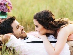 Tak Selalu Gagal, Ini Kisah Sukses Cari Jodoh Lewat Tinder