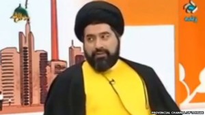 Pakai Baju Serba Kuning Menyala, Ulama Iran ini Membuat Heboh