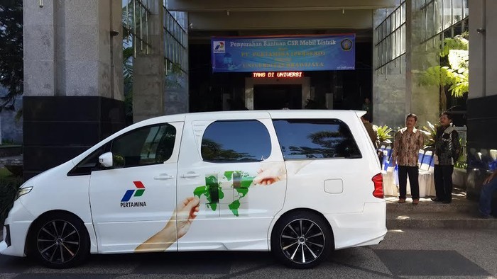 Pertamina Sumbang 1 Unit Mobil Listrik Alphard ke ITS