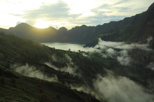 Seindah Ini Pemandangan Mendaki Gunung Rinjani