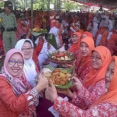 2015 Layah Nasi Kuning Disantap Bersama Peringati Maulid Nabi