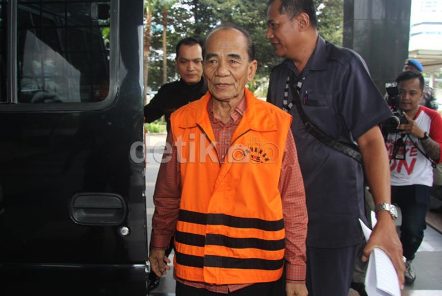 Hakim Tipikor ke Annas Maamun: Omongan Zulkifli Hasan Jadi Pegangan Anda?