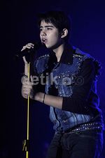 Aliando Sukses Bikin ABG Histeris Lewat Mini Konser