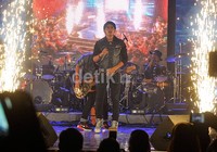Ia menyanyikan beberapa lagu dari Coldplay dan Slank. Pool/Noel/detikFoto.
