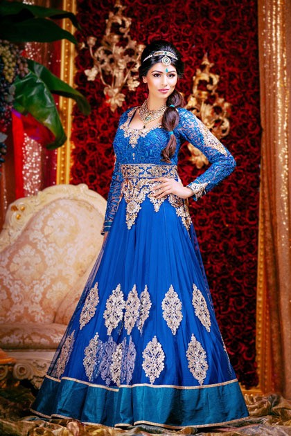 Putri Jasmine dari kisah 1.001 Malam ikut diubah penampilannya dalam seri foto yang sudah dipublikasikan di majalah South Asian Bride ini. Jasmine yang dalam cerita Aladin identik dengan busana memperlihatkan perut, tampil dengan gaun tertutup saat menjadi pengantin India. (Foto: Dok. Amri Grewal)