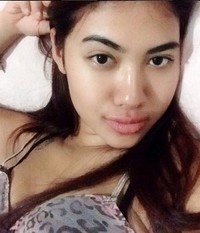 Klaim Lebih Montok dari Jupe, Ini Pose-pose Seksi Della Wulan