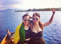 Klaim Lebih Montok dari Jupe, Ini Pose-pose Seksi Della Wulan