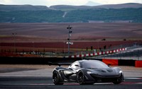 Meski masih mengusung platform P1. McLaren P1 GTR akan memiliki performa yang lebih gila dan lebih mewah dari yang telah diperkenalkan. Memiliki aerodinamis yang lebih baik, dengan tampilan knalpot yang lebih mewah, custom body yang jauh lebih baik dan bumper yang lebih agresif. Pool/dok McLaren.