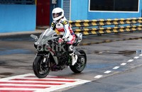 Sejalan dengan mesin bertenaga besar, sasis yang dipakai H2 juga dirancang untuk kecepatan tinggi. Rangka trellis elegan dan ringan digunakan.
