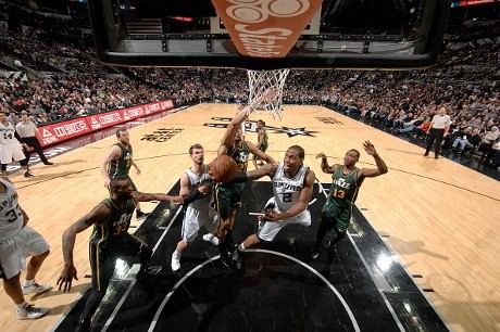 Leonard Pimpin Spurs Taklukkan Jazz