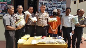 Kena! Sopir Truk Tepergok Bawa 6,1 Kg Sabu dan 30 Ribu Ekstasi di Aceh