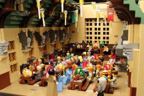 Kastil Hogwarts dari 400 Ribu Lego Ini Dibuat Selama Setahun