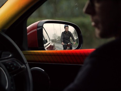 Mobil Jaguar Land Rover Bisa Deteksi Pemotor dan Pesepeda