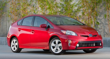Kalibrasi Ulang Airbag, Toyota Tarik Ribuan Unit Prius V