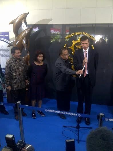 AS Tawarkan Satelit Khusus untuk Berantas Pencurian Ikan ke Menteri Susi