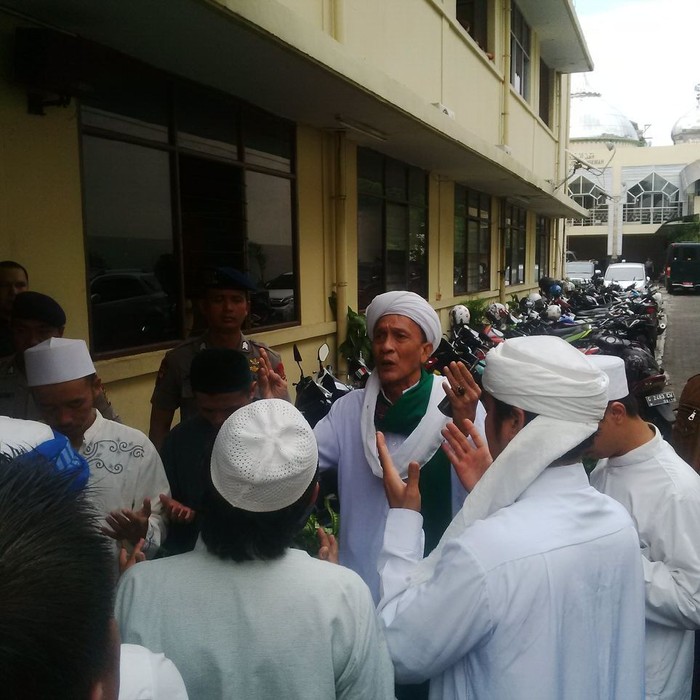 Sebelum Sidang Habib Novel Doa Bersama Sesepuh FPI