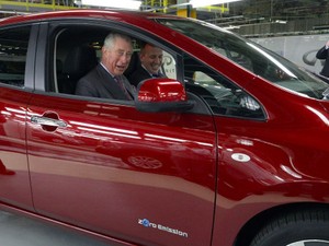 Kagumi Mobil Listrik, Pangeran Charles Datangi Pabrik Nissan Leaf